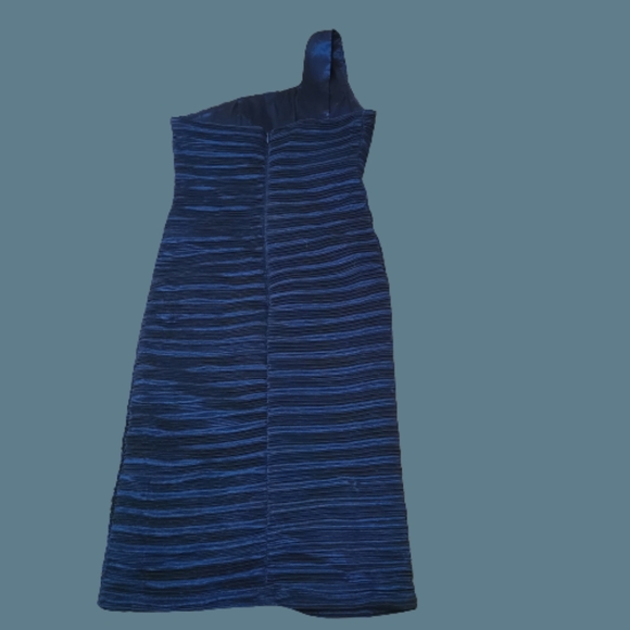 Romeo & Juliet Couture One-Shoulder Dress - Picture 2 of 2